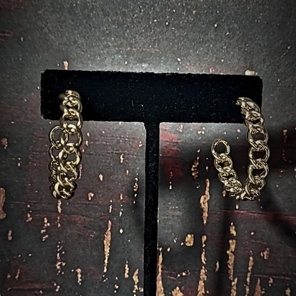 Women's Gold Chainlink Open Hoops - Picture 3 of 4